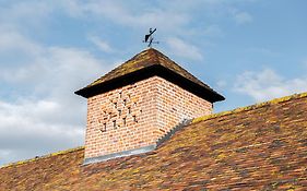 Pigeon House - Unique Barn With Private Garden, Hot Tub And Wood Burner