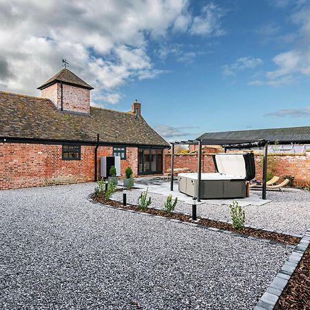 Pigeon House - Unique Barn With Private Garden, Hot Tub And Wood Burner Villa Shrewsbury Exterior photo